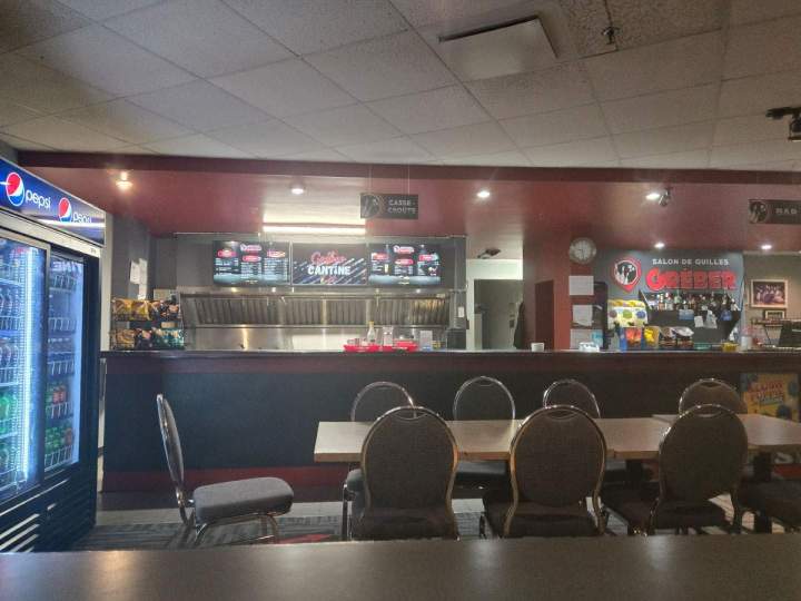 Une variété de boissons et de délicieux plats rapides